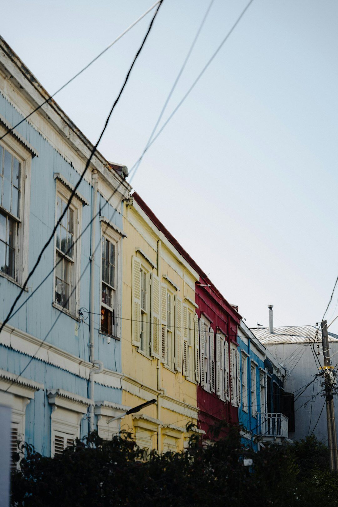 valparaiso colorful houses on hill