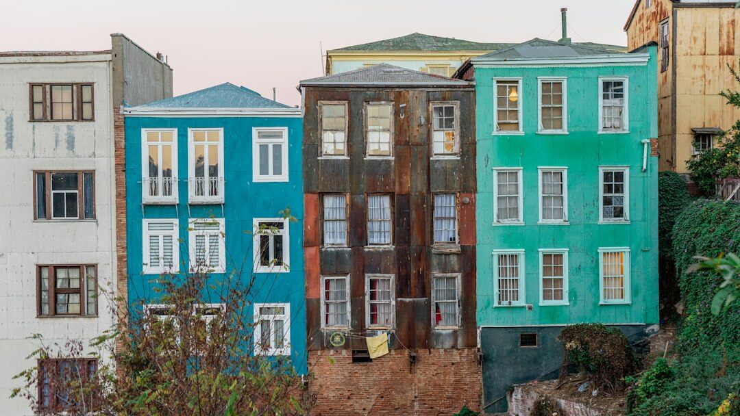 valparaiso colorful houses on hill